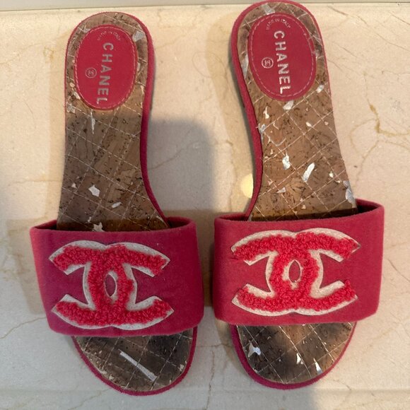CHANEL CC Logo Flat Slides Slippers Sandals Mules Pink Suede White Trim, Size 6 - Picture 2 of 4